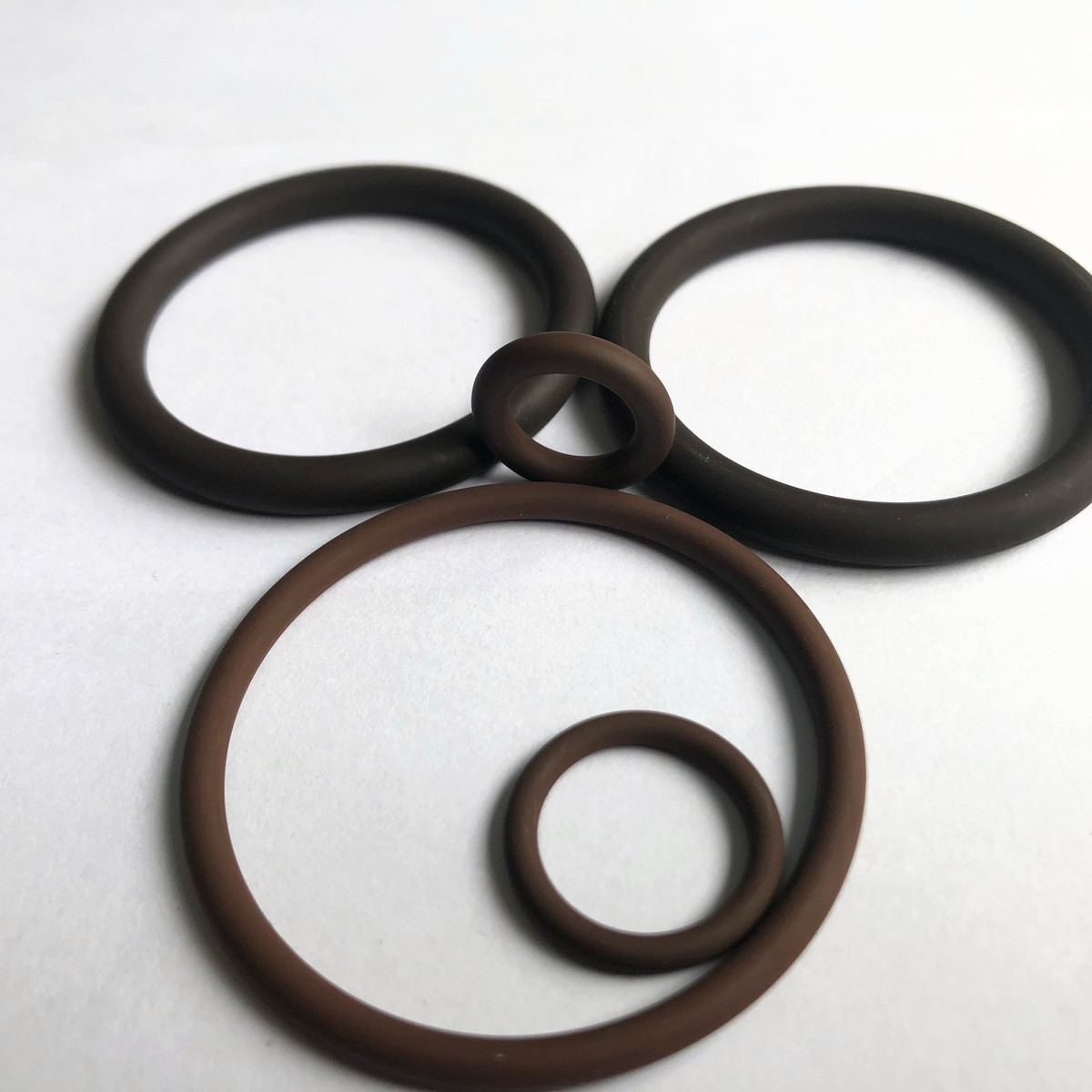 Five GLT low-temperature FKM O-rings in assorted sizes